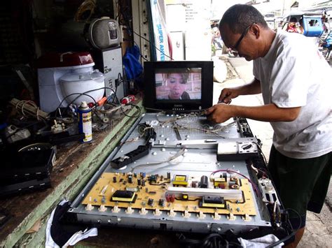 Electronics Repair Shop .